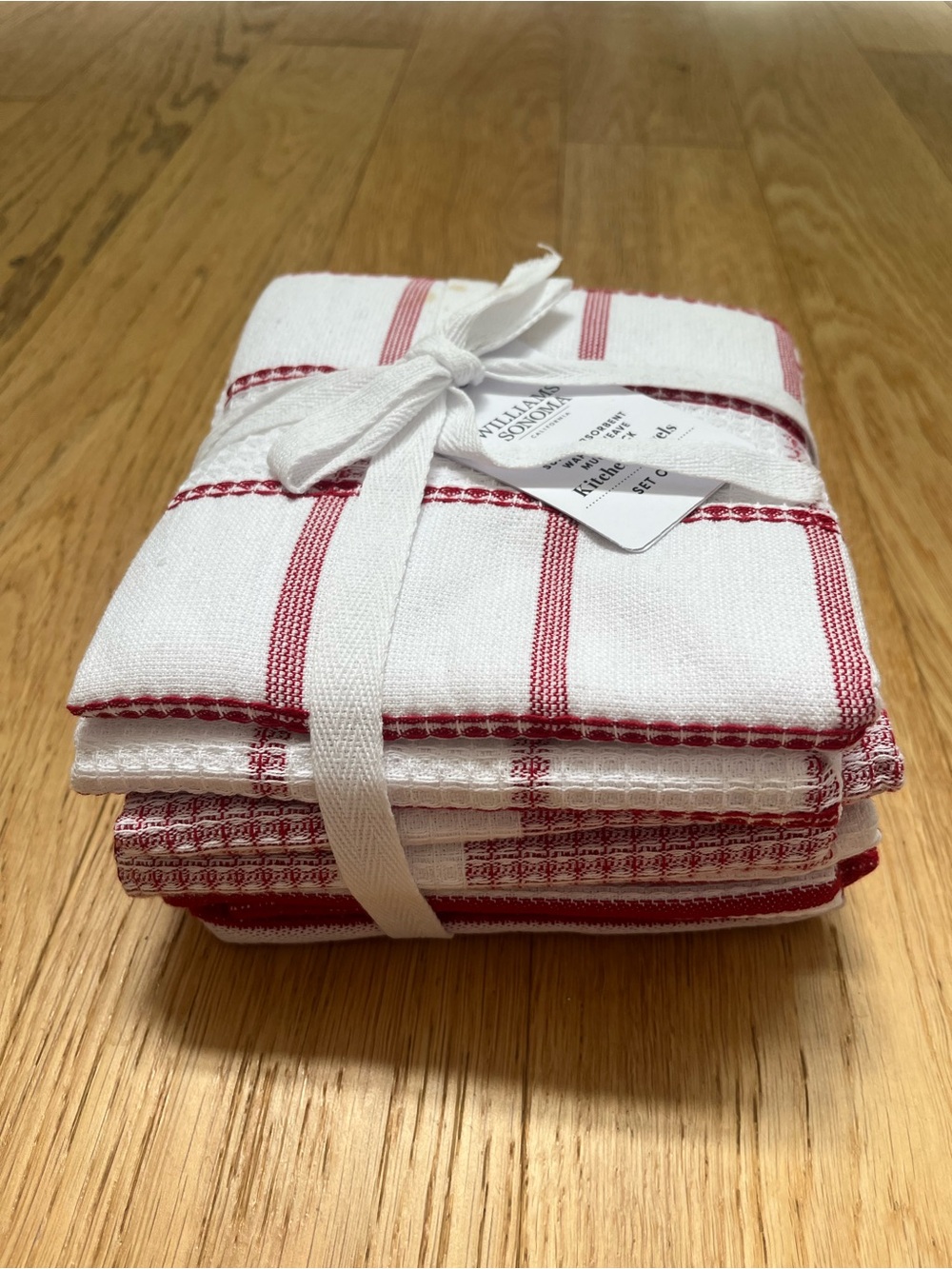 3/$15 New Williams Sonoma Set of 4 White & Red Tea Towels